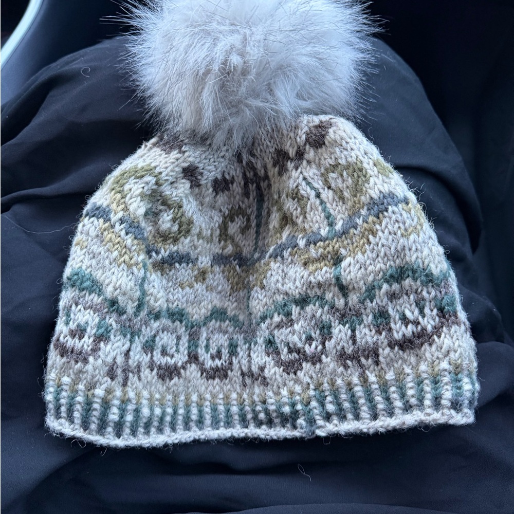 Lost Horizons 100% Wool Pom-Pom Beanie - Picture 3 of 8